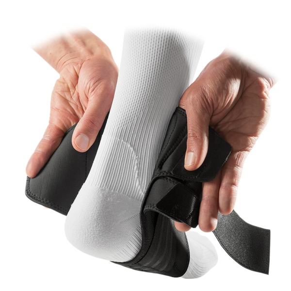 4303R-BK_Phantom 2+ Ankle Brace Black_Detail.png