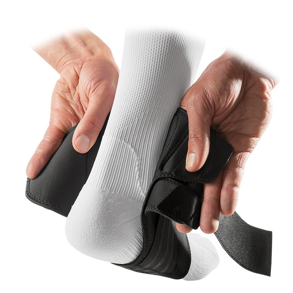 4303R-BK_Phantom 2+ Ankle Brace Black_Detail.png