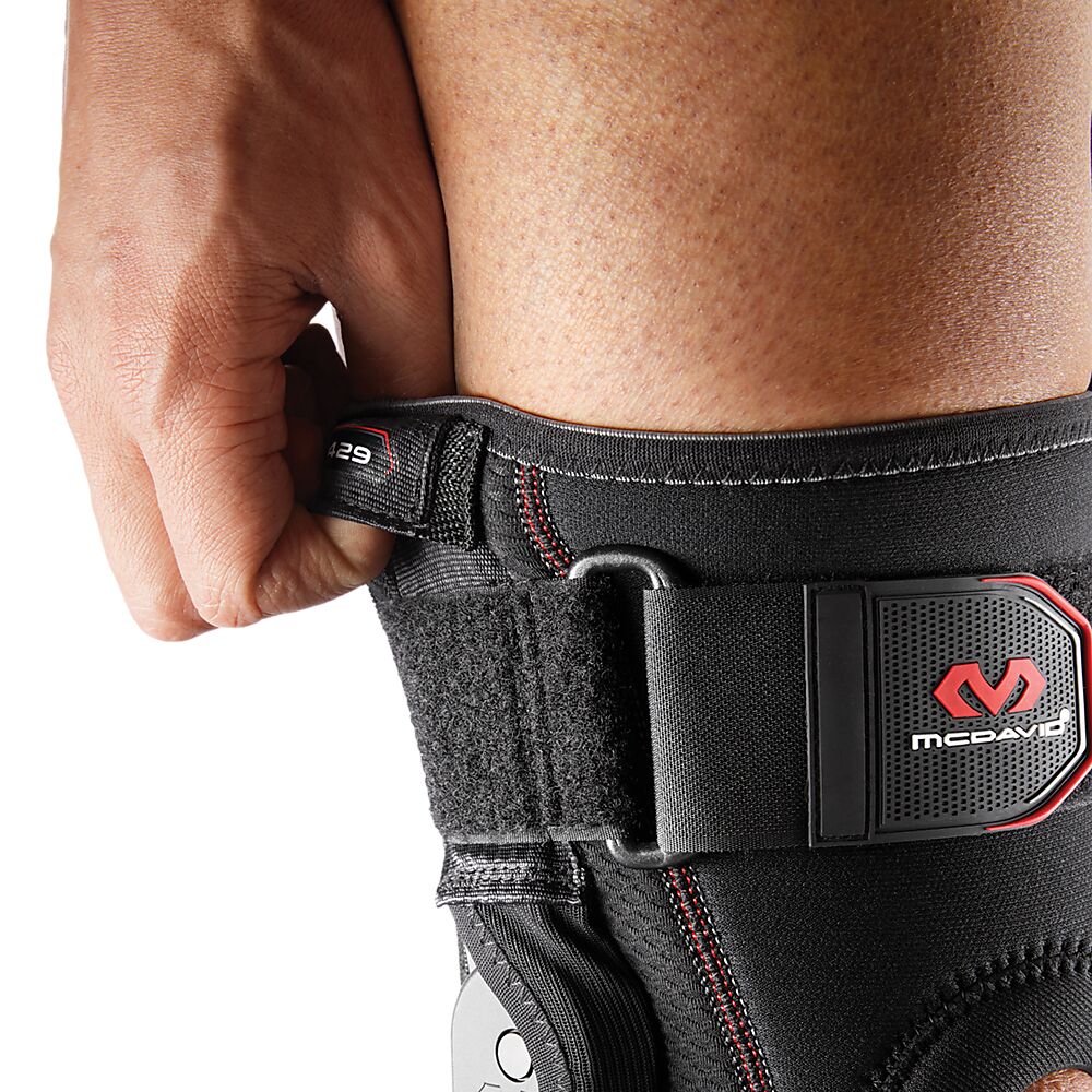 429R-BK_Knee Brace With Polycentric Hinges Black_Detail.png